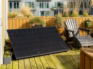 Solar Panel im edlen Schwarz mit Ständer